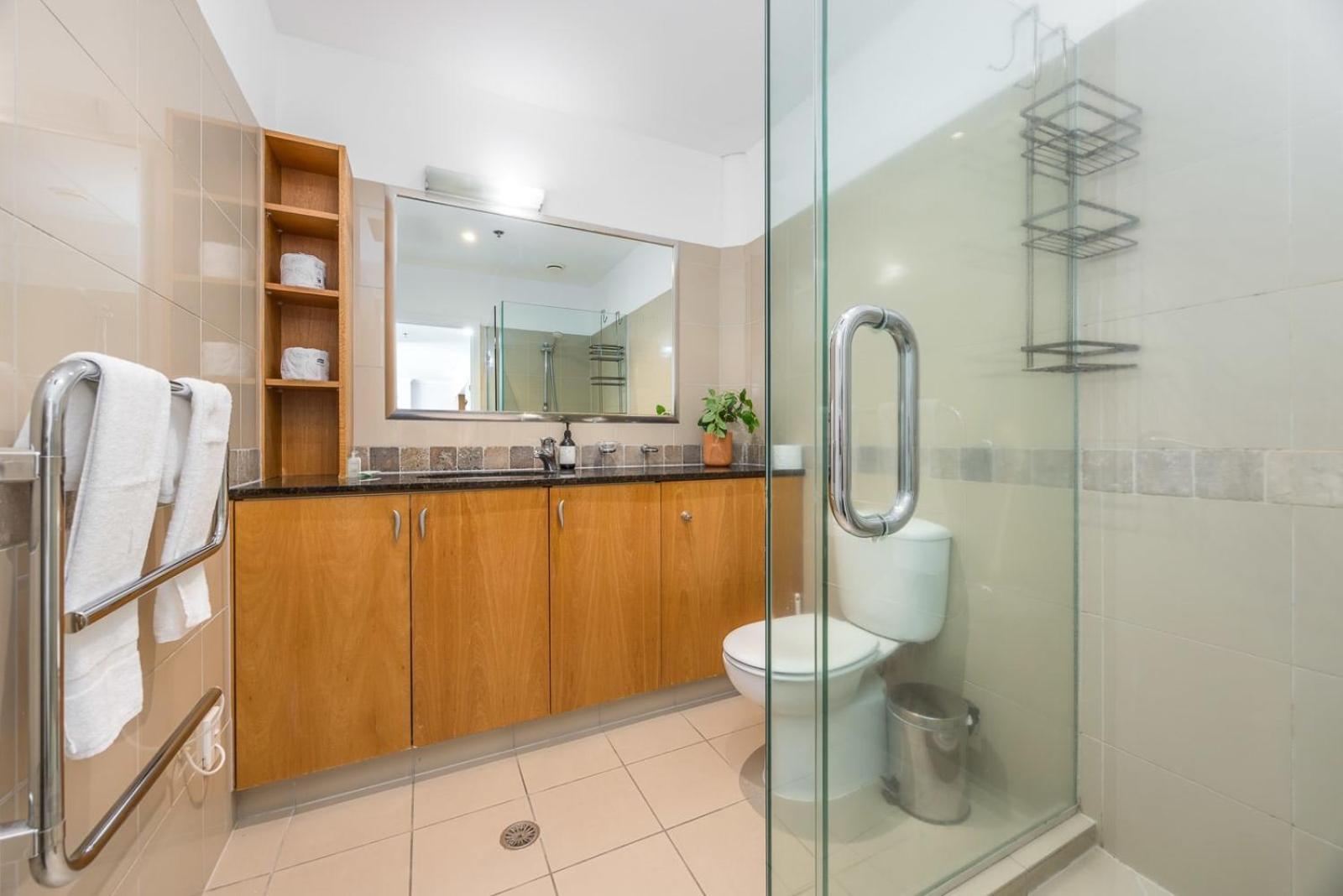 Beautiful Renovated 2 X Bdrm,Perfect Location Apartment Auckland Exterior photo
