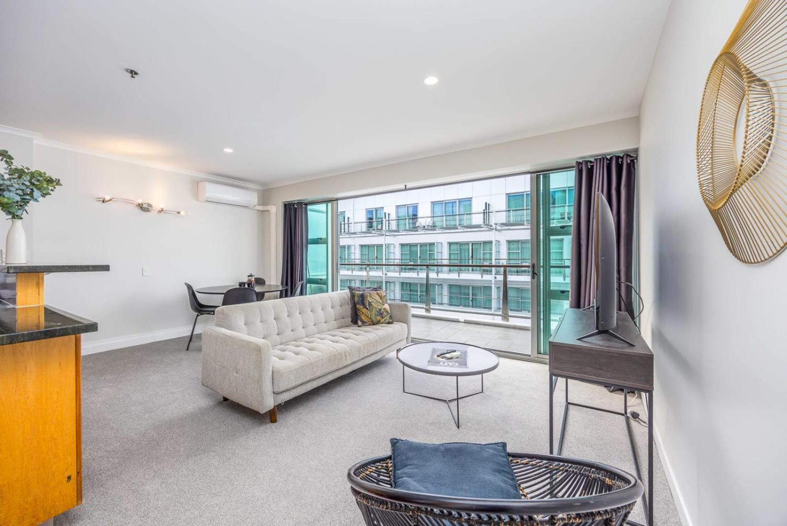 Beautiful Renovated 2 X Bdrm,Perfect Location Apartment Auckland Exterior photo